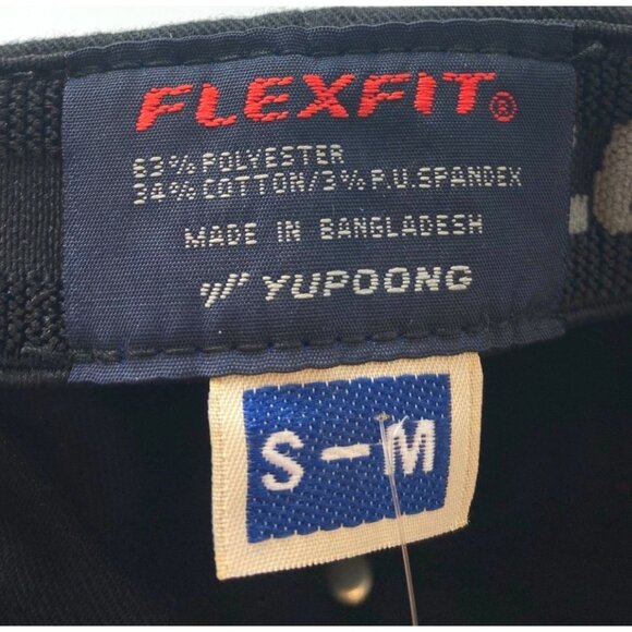 Flexfit Hat La Tee Da 5 Panel Small Medium Black Red Logo Yupoong - Picture 8 of 8